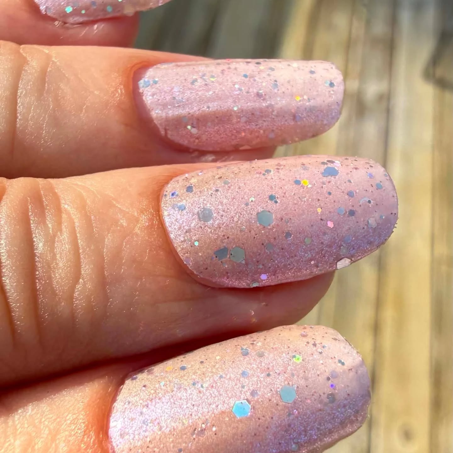 I need to know which one you’d pick first 😄✨

💛 Screen Siren — gold shimmer syrup
🥂 Some Like It Sparkly — rosé champagne + holographic glitter
✨ Millionaire Manicure — real 23K gold flecks

Personally, I think Marilyn would approve of all three 💅